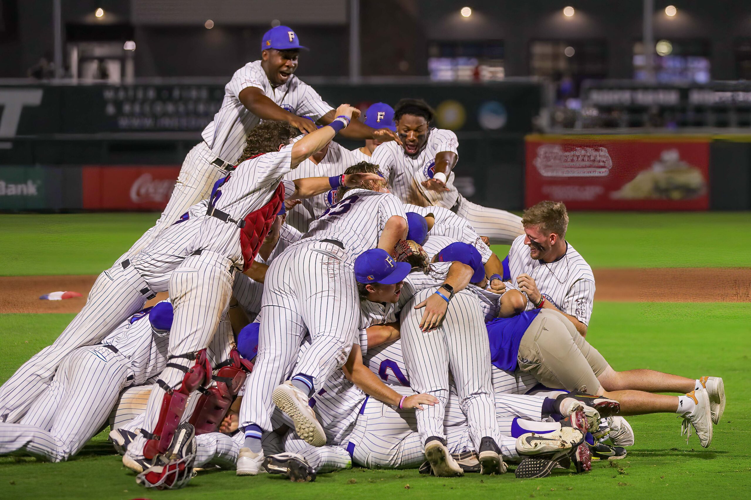 http://Baseball%20players%20in%20a%20dogpile